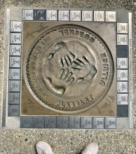 2372539